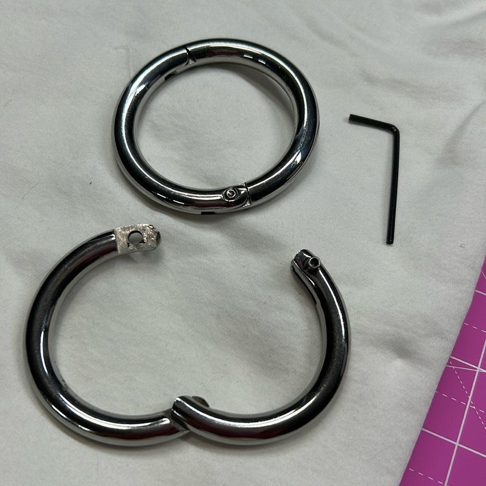 Rolled stainless steel locking bracelets